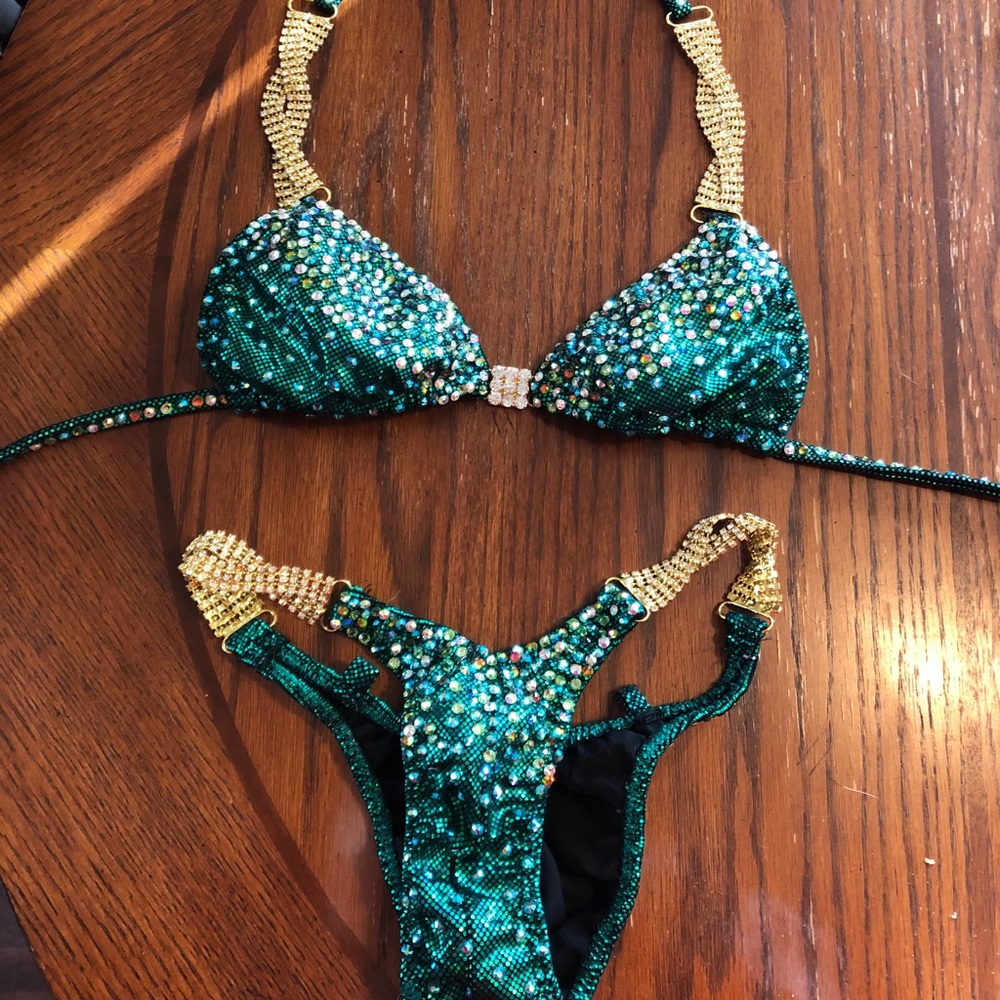 Figure Suit - Picture 6 of 8